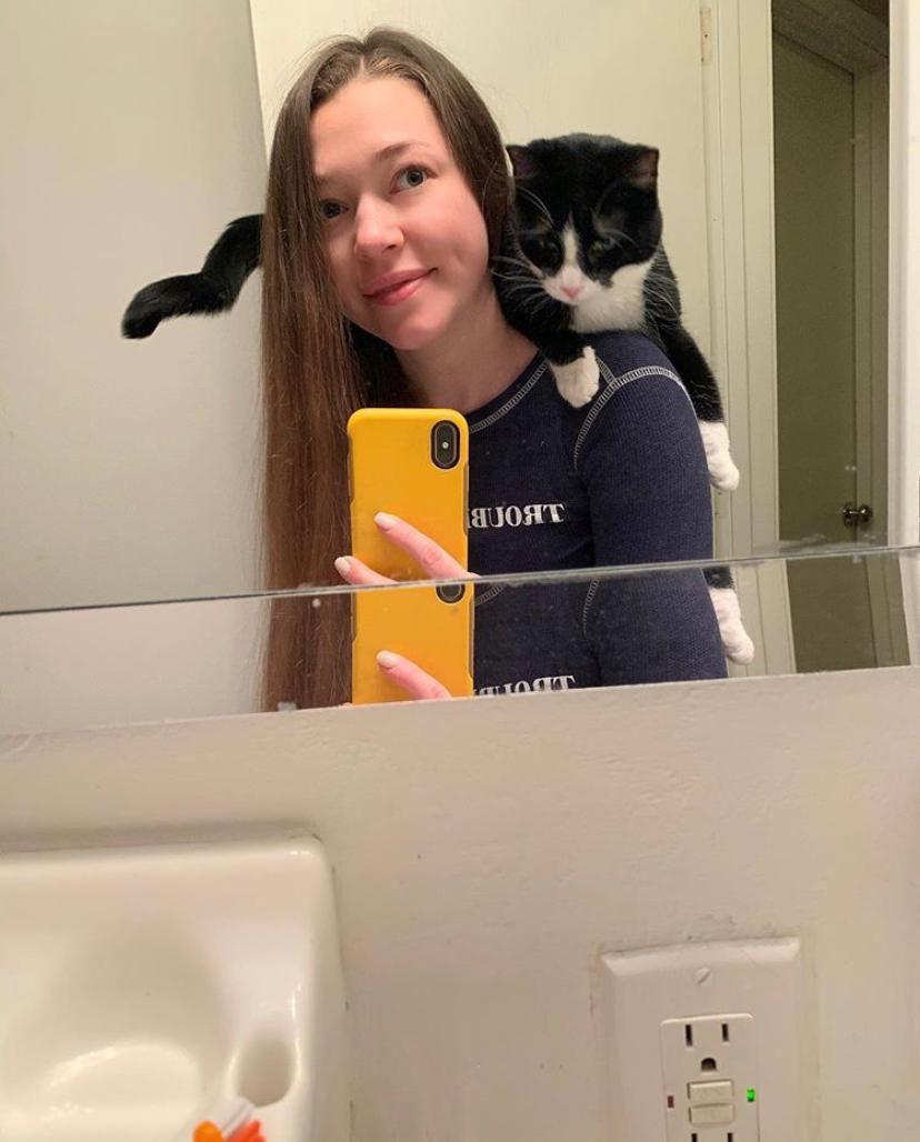 HUM I’m available for hookup ask for my rates...