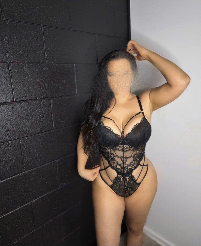 Real escort in cairns with a big ass and big titties with a small waist 💋