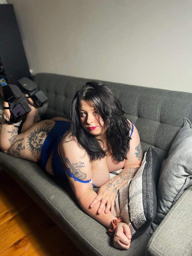 Tattoo big beautiful women cum play ;)